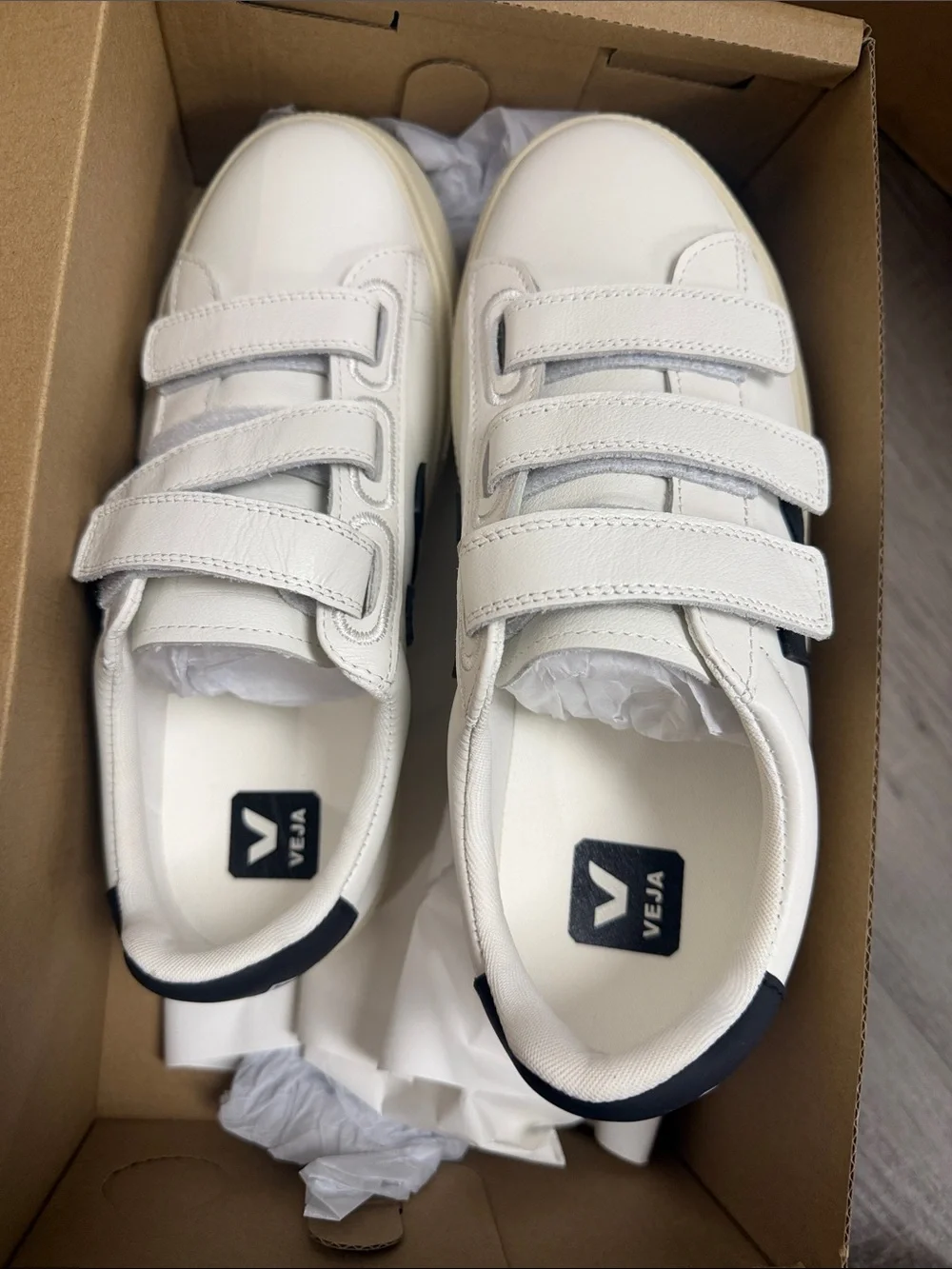 Veja White Leather Sneakers with Black V Logo and Velcro Straps - Picture 4 of 5